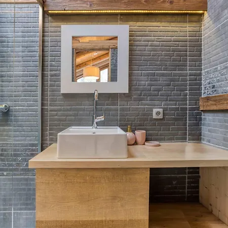 Ferme Des Glaciers By Pangea Services - Hot Tub, Games Room, Charm, View Chalet *